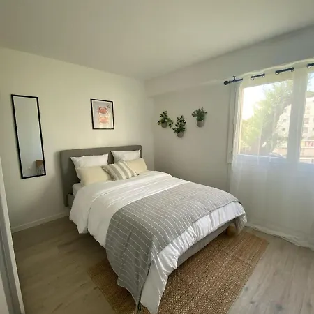 3 Bedroom With Parking And Air Conditioning Apartment Montpellier