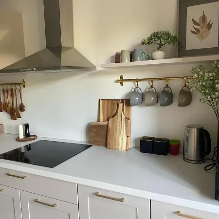 3 Bedroom With Parking And Air Conditioning